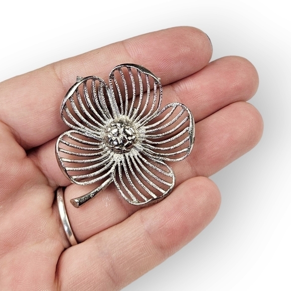 VINTAGE Flower Brooch Mod Hippie Silver Tone Open Work Retro Floral 1.75" Long - Picture 6 of 6